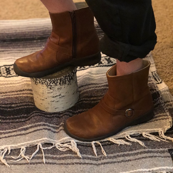 keen gorgeous water boots